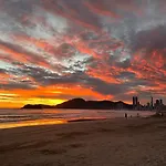Avenida Atlantica, Beira Mar, Pe Na Areia