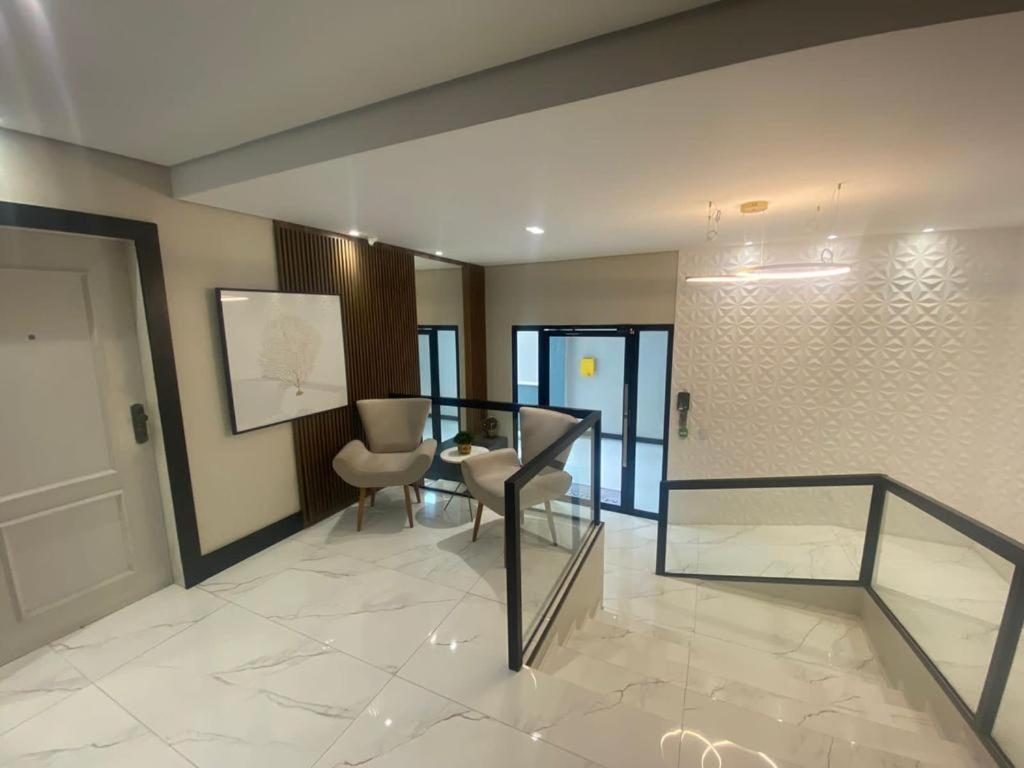 Apartamento Avenida Atlantica, Beira Mar, Pe Na Areia *